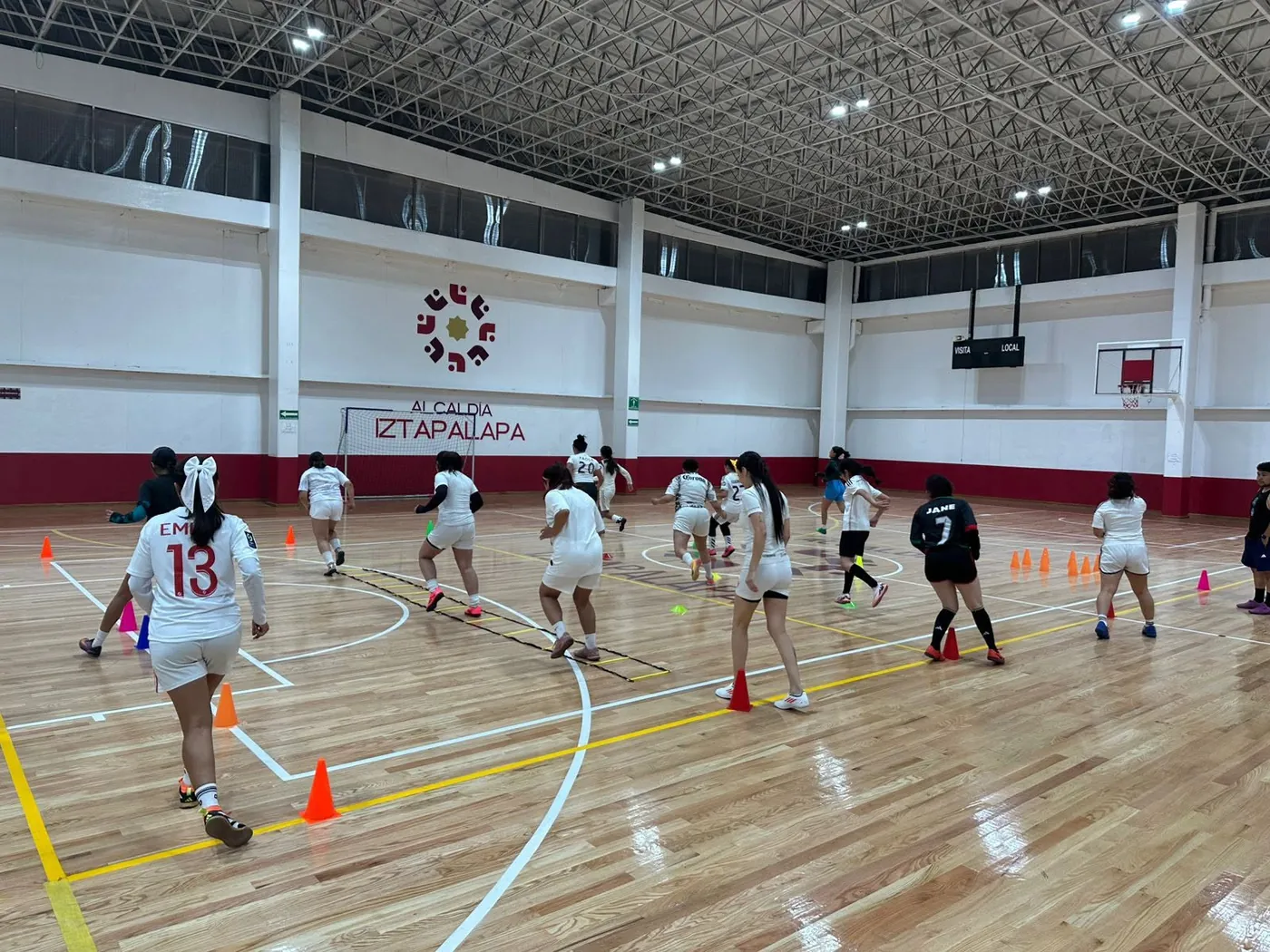 Entrenamiento en la duela del Gimnasio G2