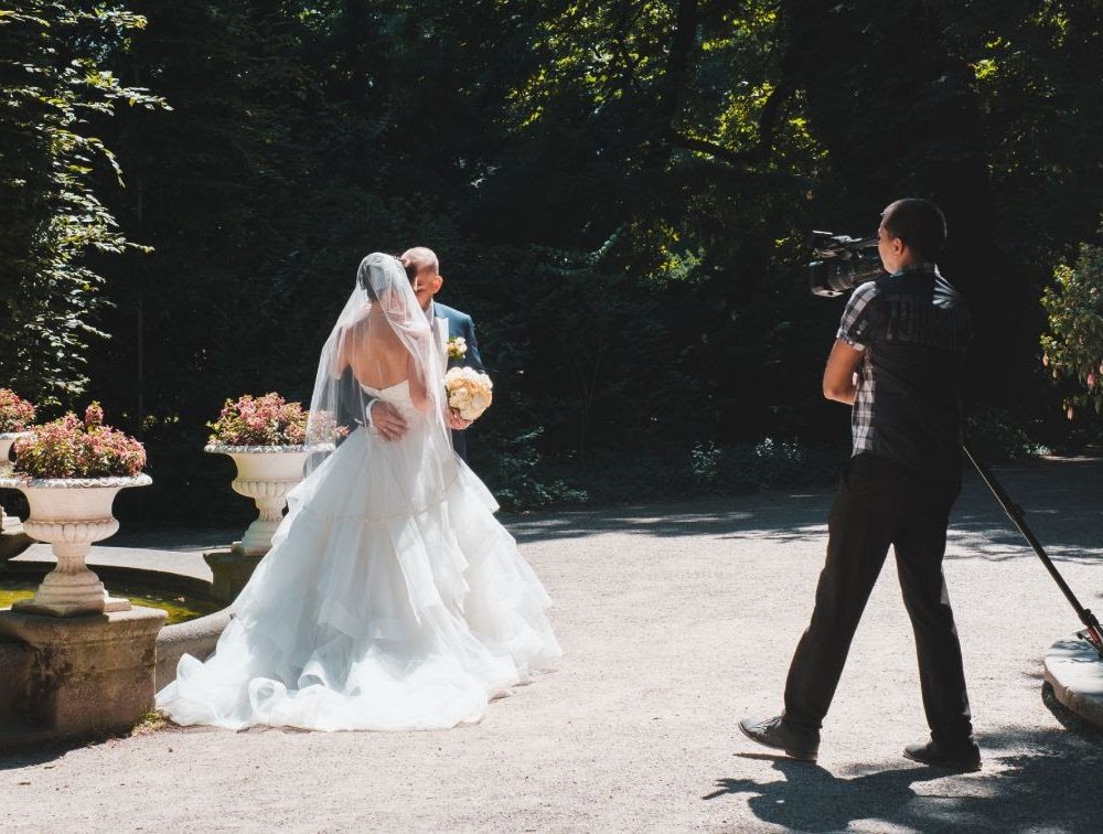 Transmisión-de-Video-por-Streaming-para-ceremonias Soluciones de Streaming seguras para transmisión de bodas, Plataforma para live streaming en vivo de eventos nupciales, Ver bodas en línea por Streaming, Ver ceremonias en línea por Streaming, video transmisión de ceremonias especiales en vivo, filmación de alta resolución para streaming de ceremonias en vivo, empresa de transmisión de video en Streaming calidad HD para bodas, calidad de video Streaming para ceremonias religiosas y civiles en vivo, Audiencia en línea en Streaming para ceremonias en vivo, empresa de videograbación para transmisión en vivo de ceremonia civil y religiosa